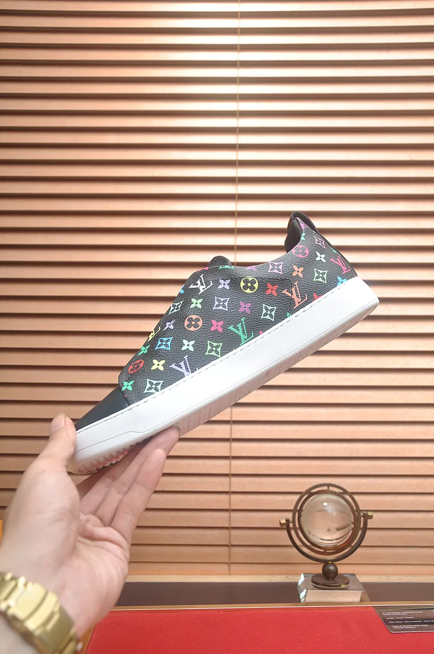 Men's men's shoes💰460💶[LOUIS VUITTON] Same style as LV. Louis Vuitton official website [satisfied] original single hot model, LV original factory cowhide material 👑1:1 original plate, sheepskin lining, original foam outsole. Body accessories one-to-one mold opening 💪 Counter quality 🙏 Dear friends, if you are still worried about wearing matching shoes 💋, then these shoes are your best choice 🎁🎁! 38-44